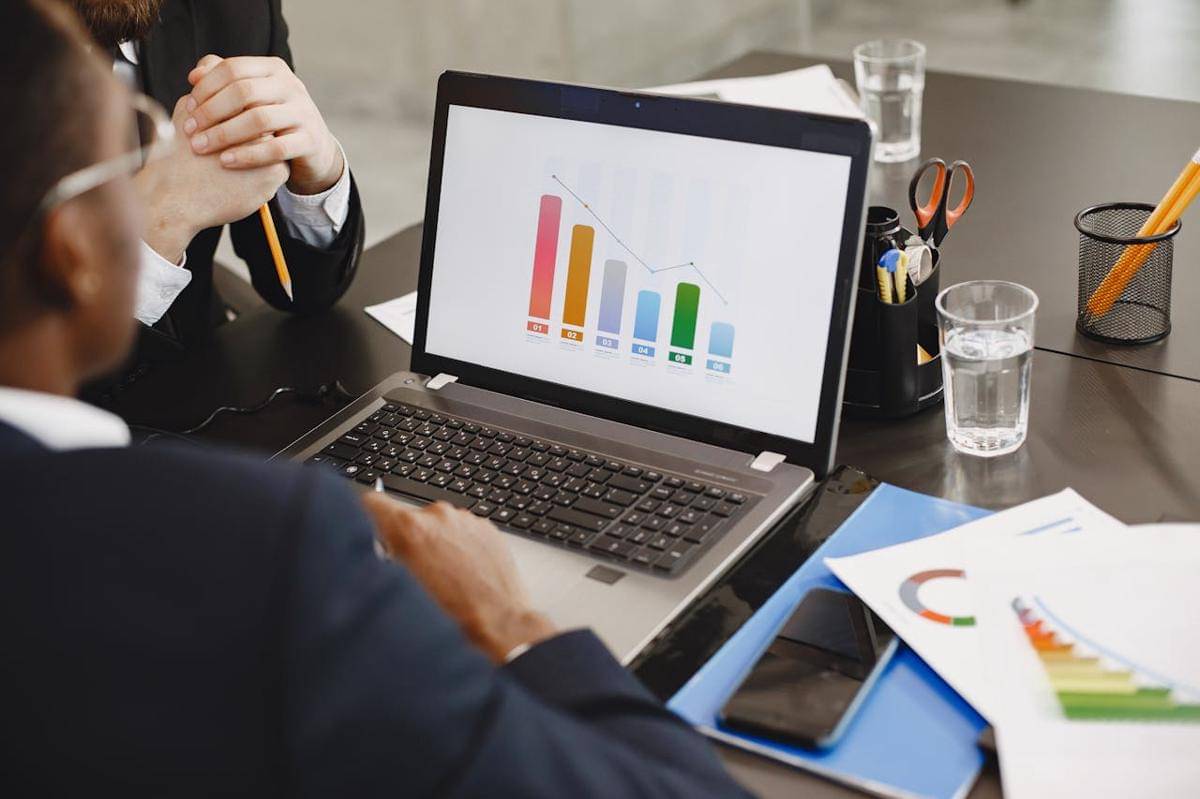 ilustrasi analisis data