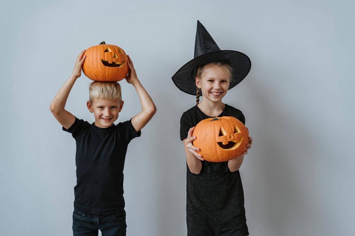 Ilustrasi aktivitas pesta Halloween anak-anak