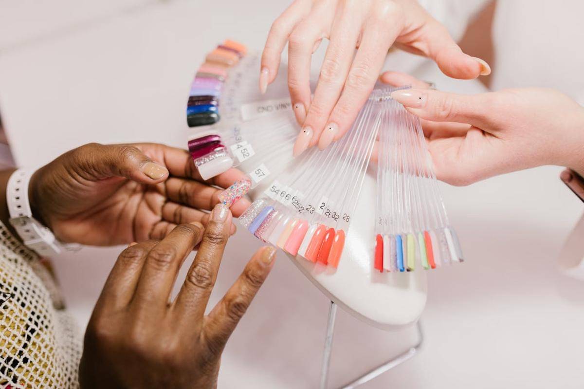 ilustrasi nail art elegan