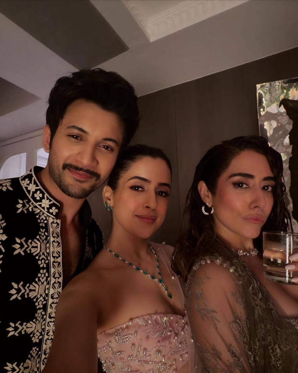 Sanya Malhotra dan rekan artis