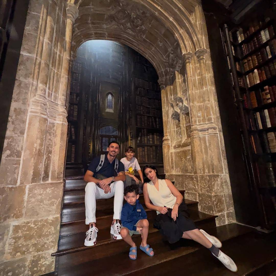 keluarga Jessica Iskandar ke Harry Potter Warner Bros Jepang