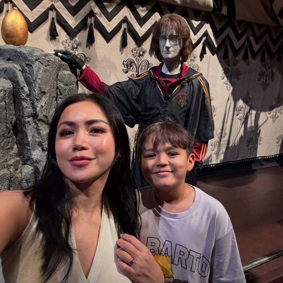 keluarga Jessica Iskandar ke Harry Potter Warner Bros Jepang