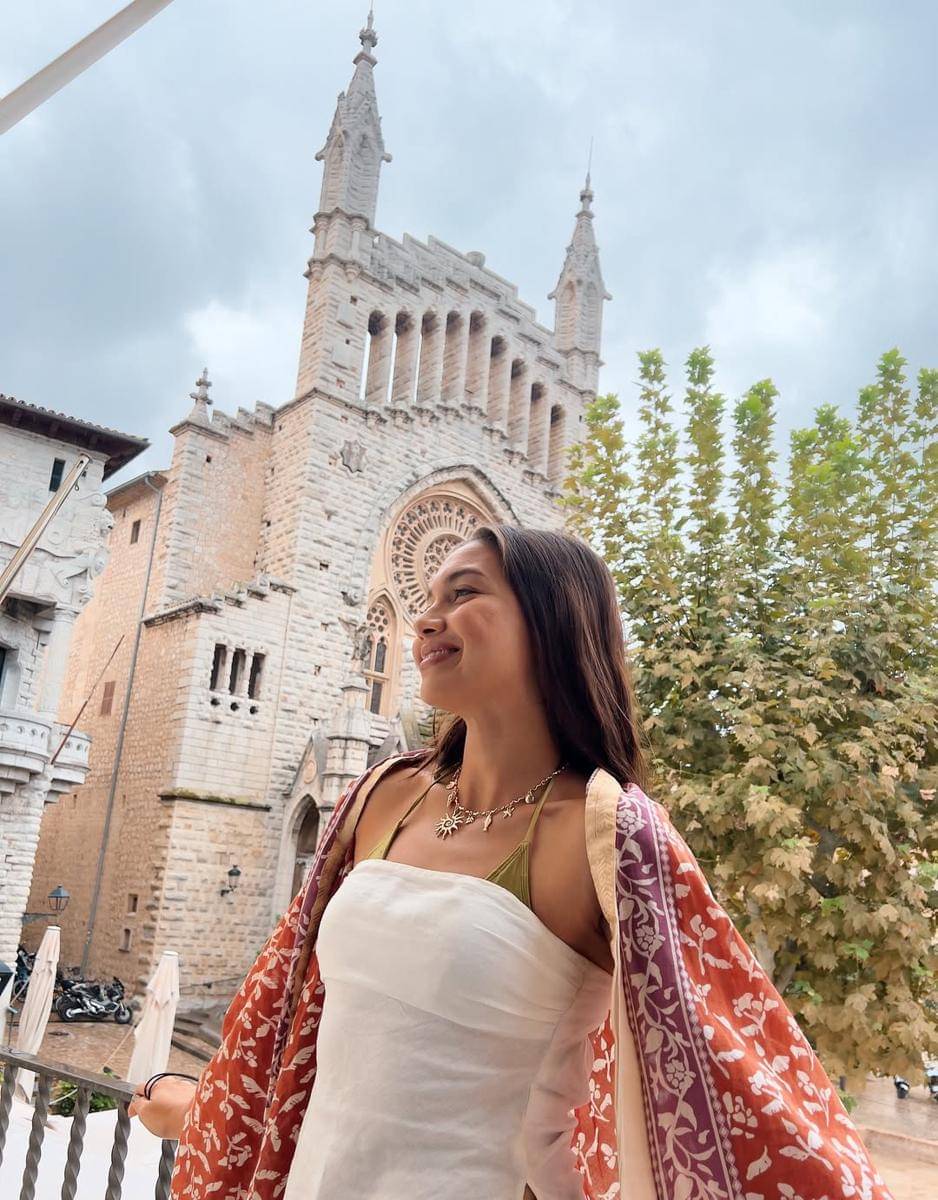 Angela Gilsha jalan-jalan ke Kota Palma