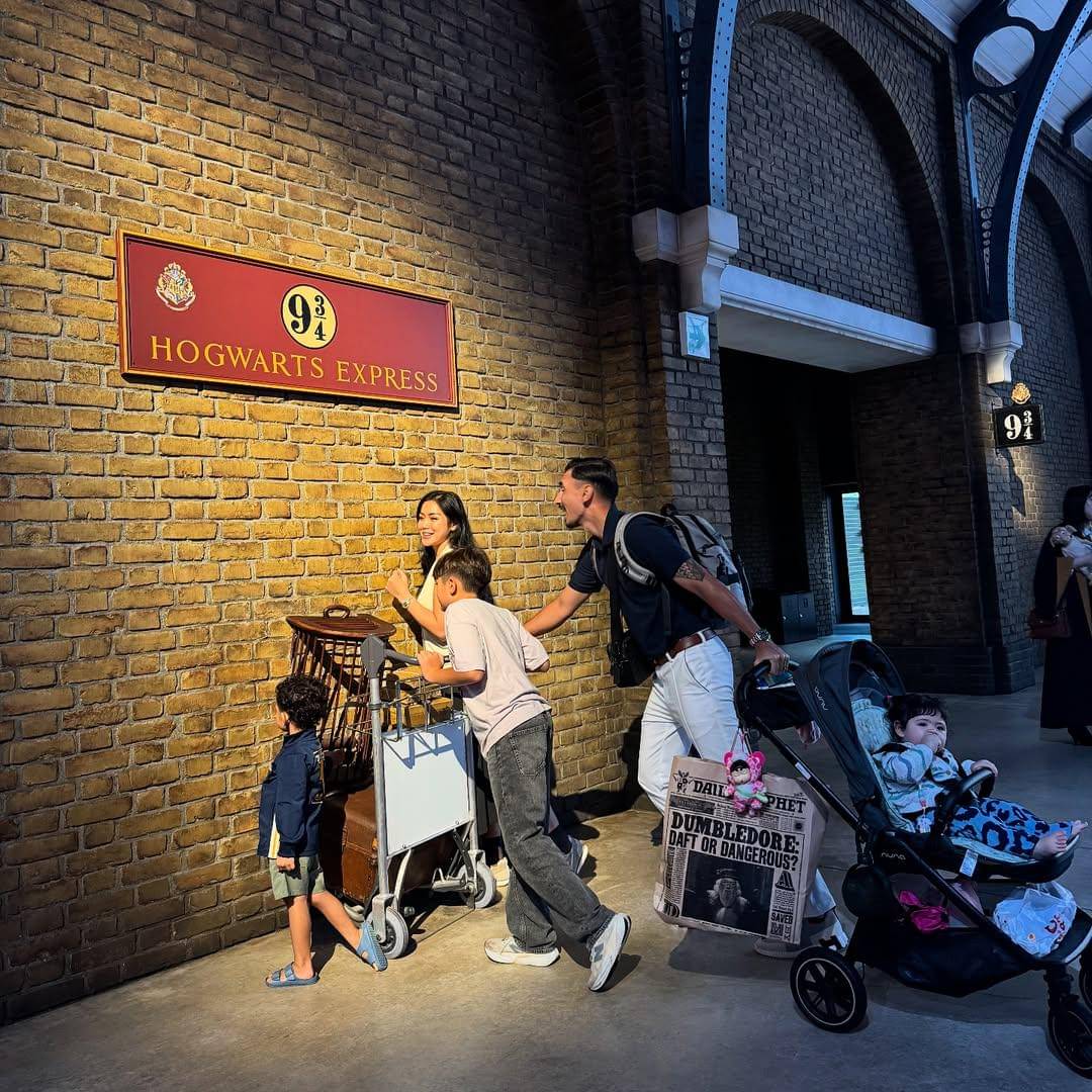 keluarga Jessica Iskandar ke Harry Potter Warner Bros Jepang