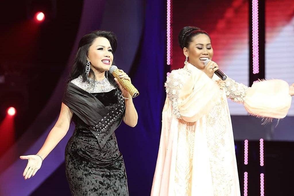 Rita Sugiarto dan Evi Masamba