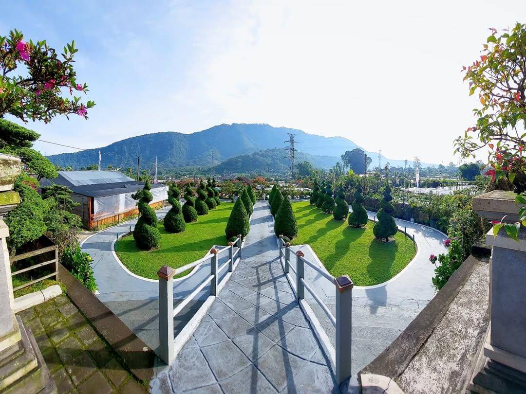 suasana di Hidden Strawberry Garden (instagram.com/strawberry_corps)