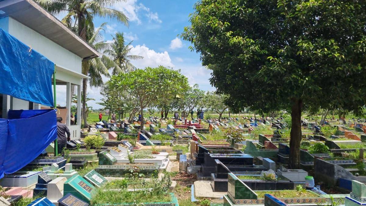 Proses ekshumasi korban pembunuhan berinisial AN di Palembang (IDN Times/Rangga Erfizal)