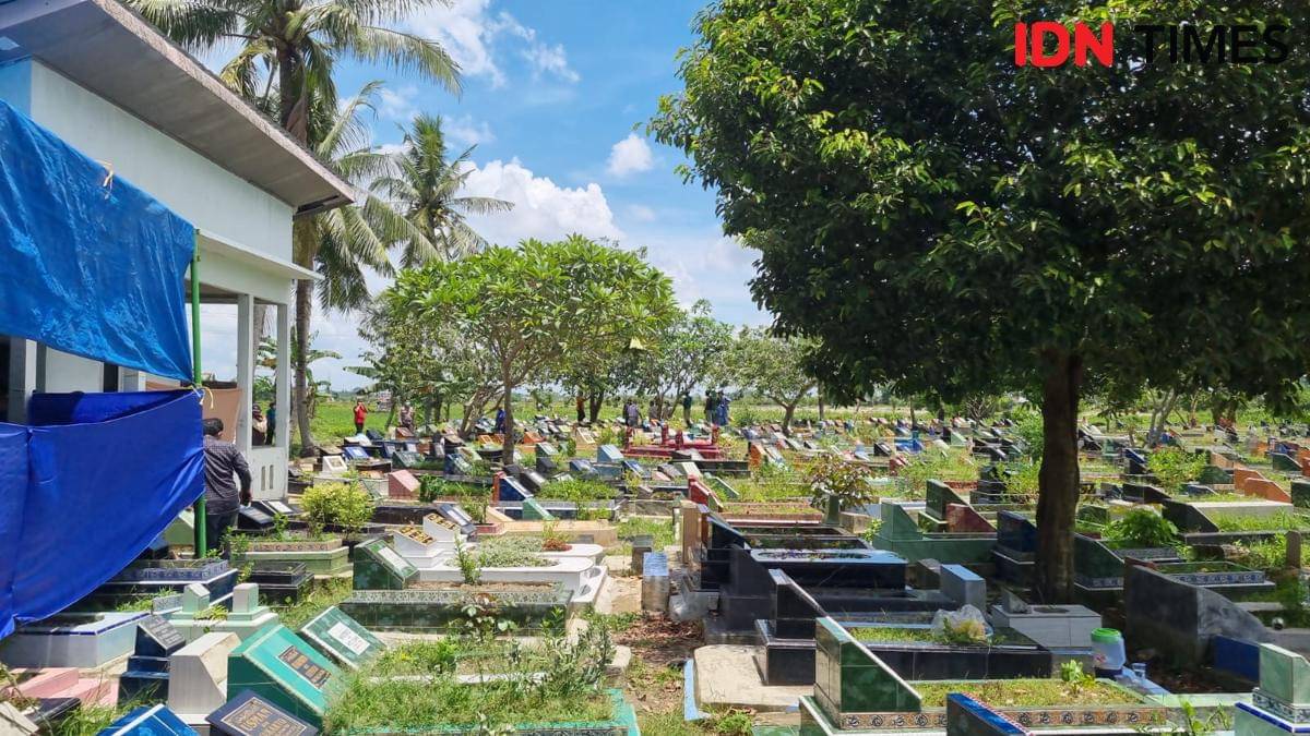 Proses ekshumasi korban pembunuhan berinisial AN di Palembang (IDN Times/Rangga Erfizal)
