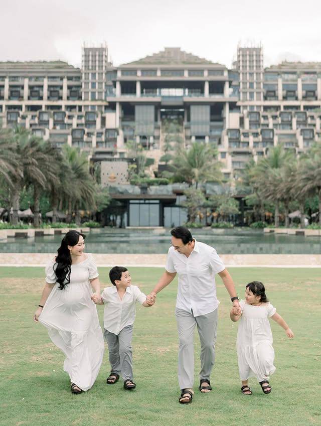 pemotretan terbaru keluarga Ahok, ungkap Puput hamil anak ketiga (Instagram.com/btpnd)