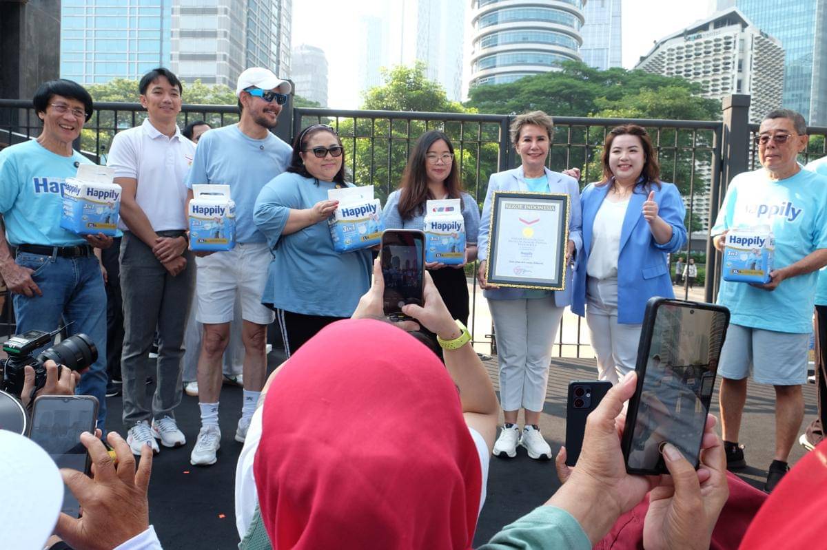 Happily Day, acara peluncuran Happily popok celana dewasa 3in1 (Extra Serap, Extra Kering, Extra Tipis) pertama di Indonesia dari WINGS Care, sekaligus mencatatkan Rekor MURI ‘Jalan Sehat oleh Lansia Terb.JPG
