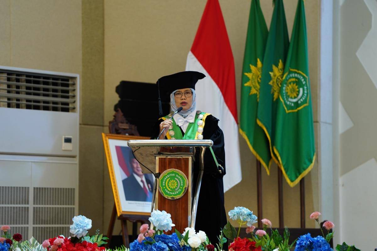 Rektor Unisa Yogyakarta, Warsiti saat Sidang Terbuka Senat Milad ke-34 Universitas ‘Aisyiyah Yogyakarta, di Convention Hall Masjid Walidah Dahlan Unisa Yogyakarta, Selasa (14/10/2025).
