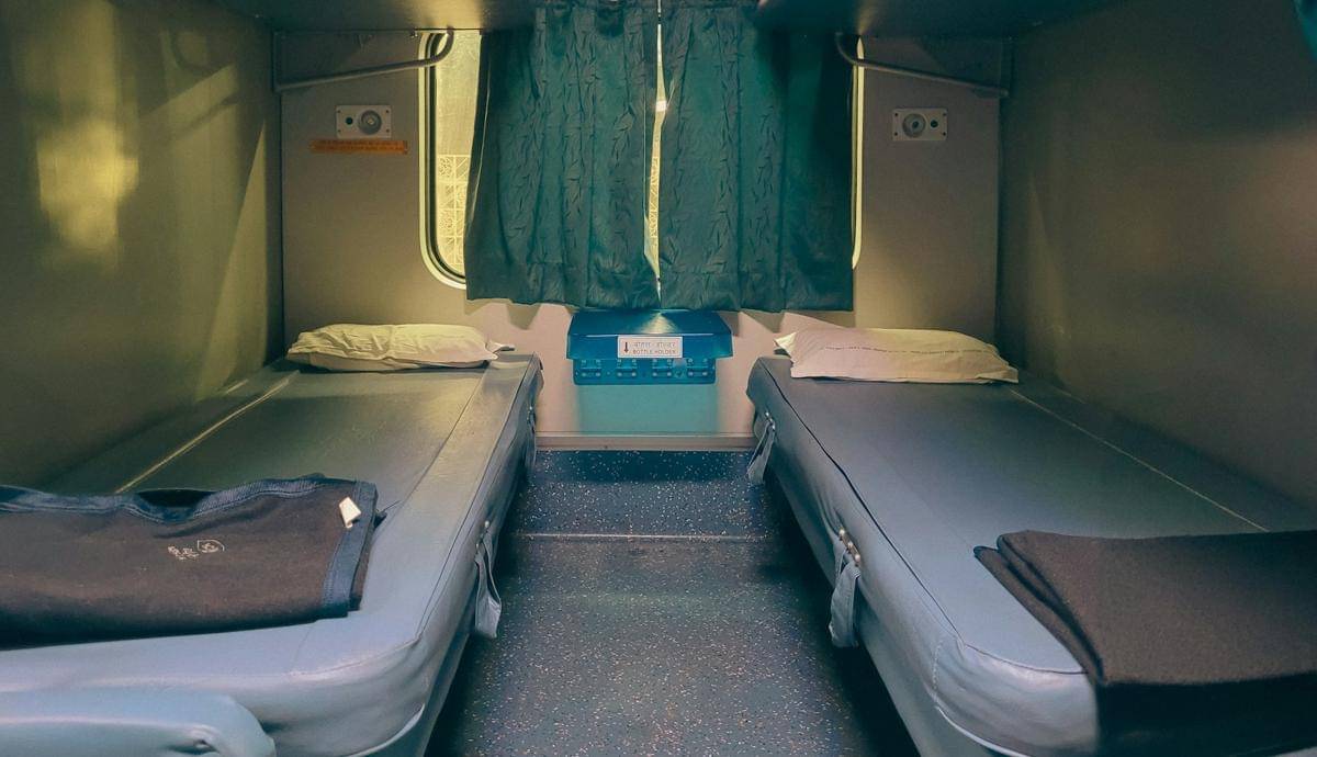Potret sleeper train