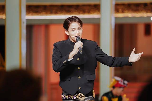 potret artis dan Idol Korea pakai baju adat Indonesia
