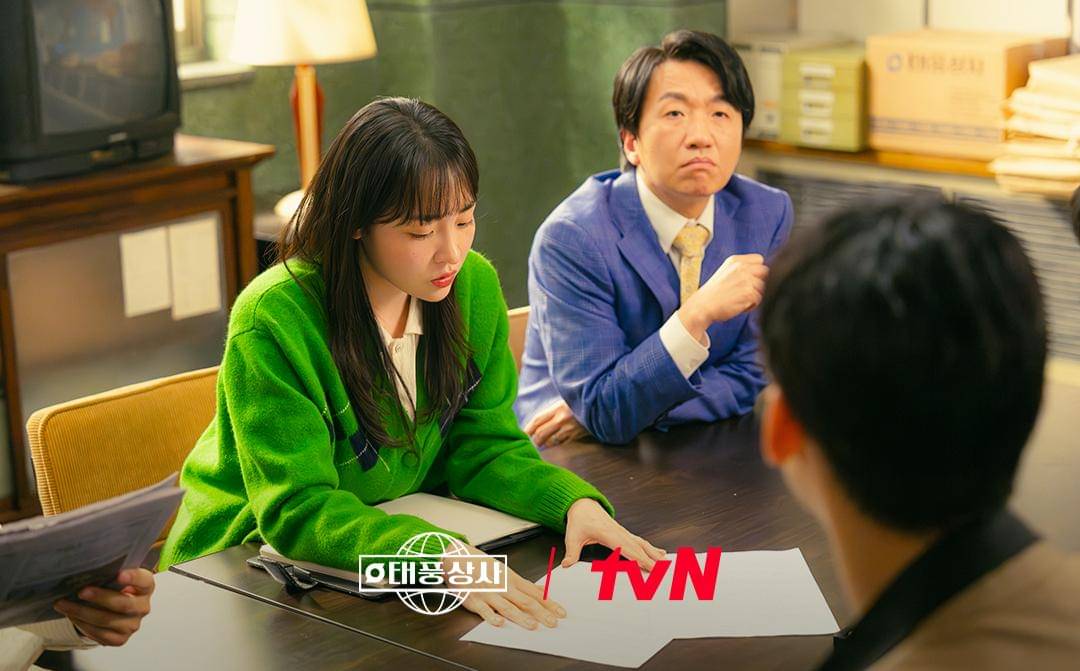 Cuplikan drama Typhoon Family