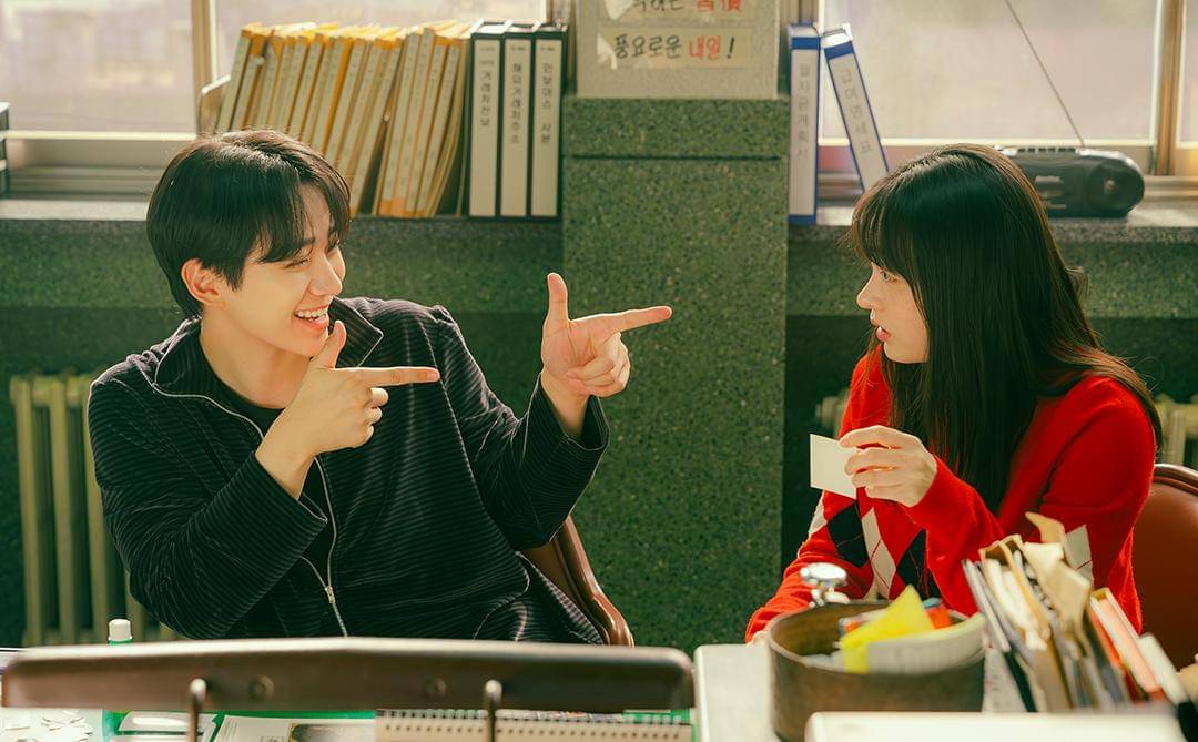 Cuplikan drama Typhoon Family