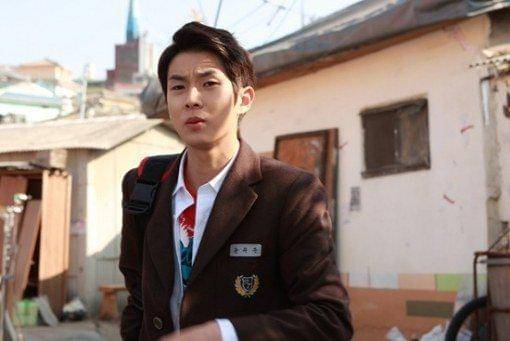 Choi Woo Shik di film Secretly Greatly