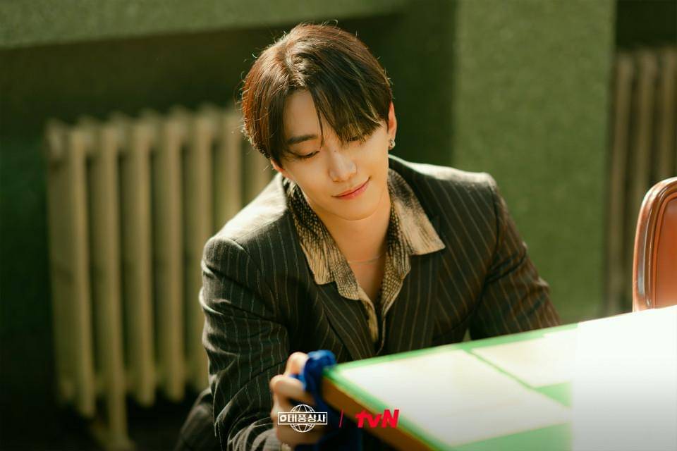 still cut drakor Typhoon Family