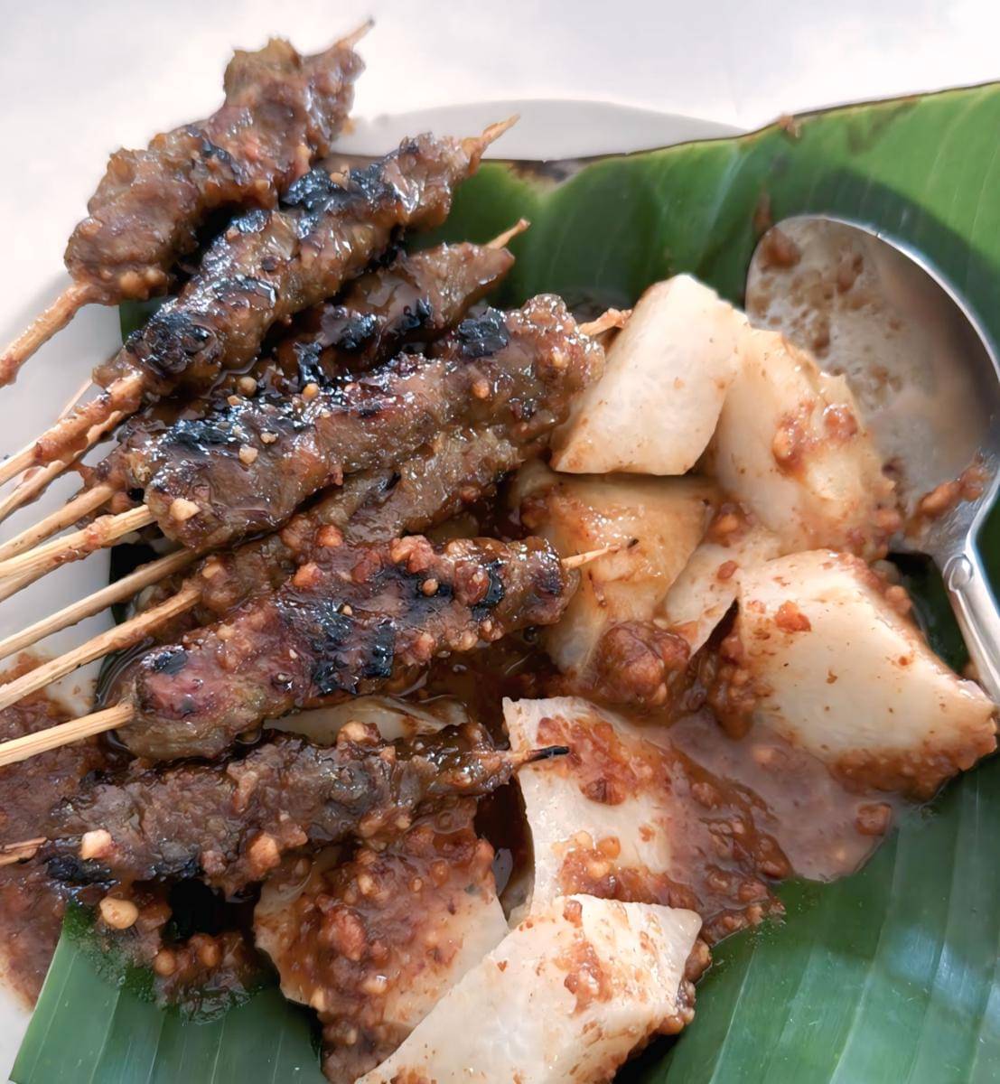 Sate Sapi Suruh dan Bakso Bu Harkim