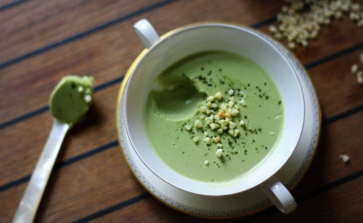 ilustrasi matcha mousse