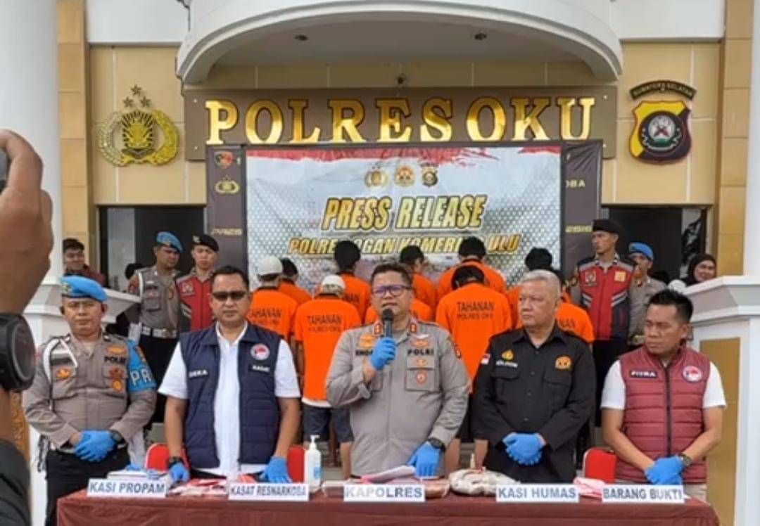 Kapolres OKU saat menggelar press rilis ungkap kasus narkoba di Mapolres OKU, Rabu (15/10/2025). (Dok. Polres OKU)