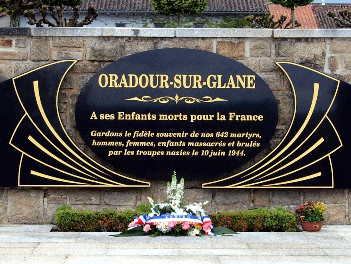 Monumen untuk mengenang peristiwa pembantaian desa Oradour sur Glane oleh Nazi (commons.wikimedia.org/Alf van Beem)