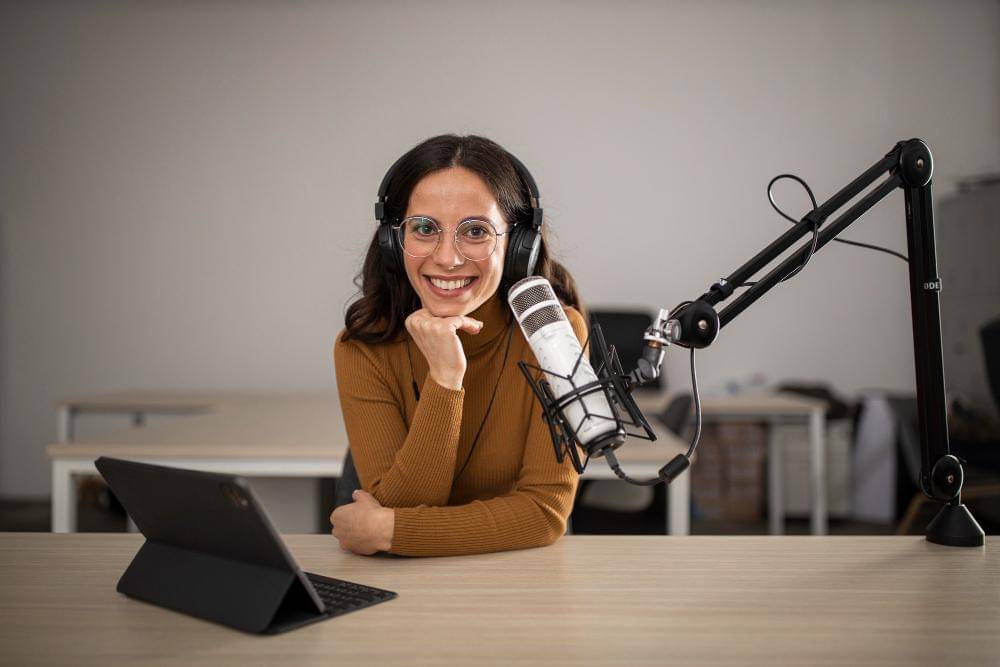 ilustrasi voice over talent 