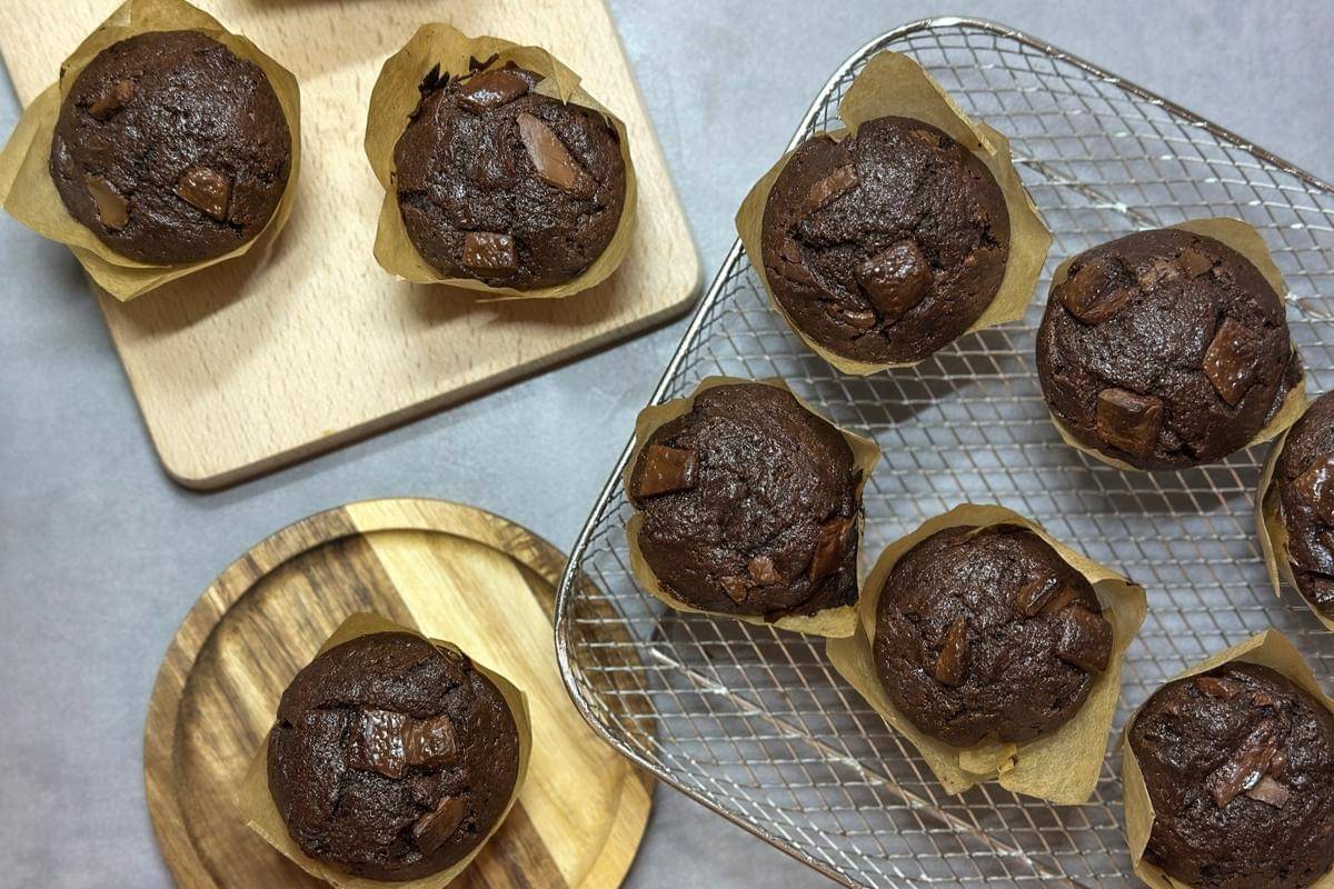 ilustrasi muffin cokelat kurma