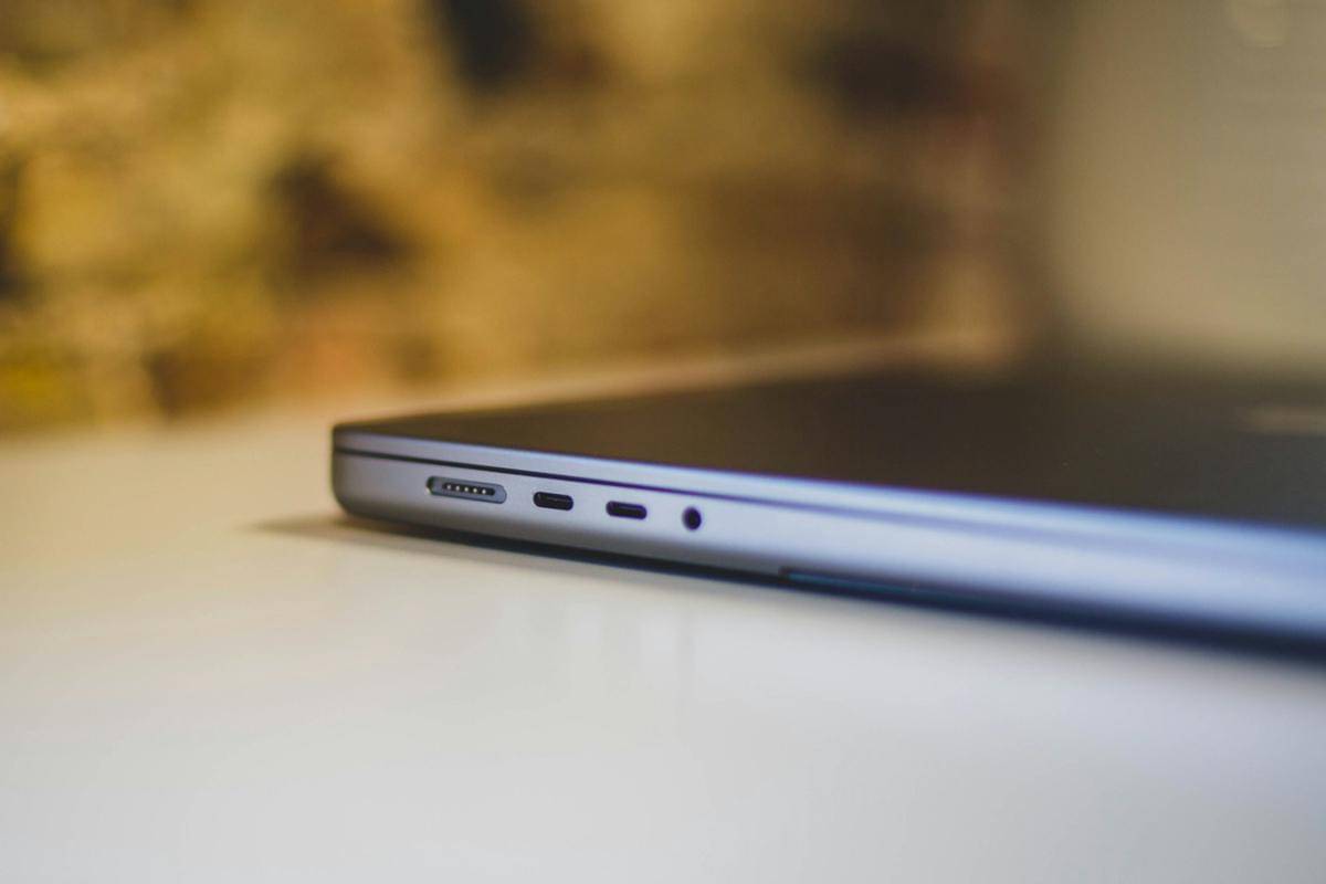 ilustrasi laptop