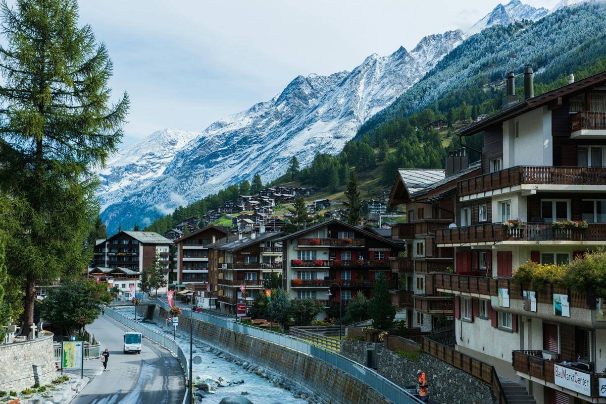 Fakta Unik Zermatt, Desa Tanpa Mobil Pribadi di Kaki Gunung Alpen