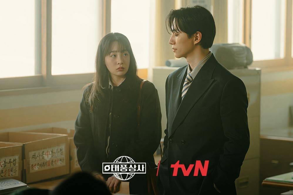 Oh Mi Seon (Kim Min Ha) dan Kang Tae Poong (Lee Jun Ho) dalam drakor Typhoon Family 