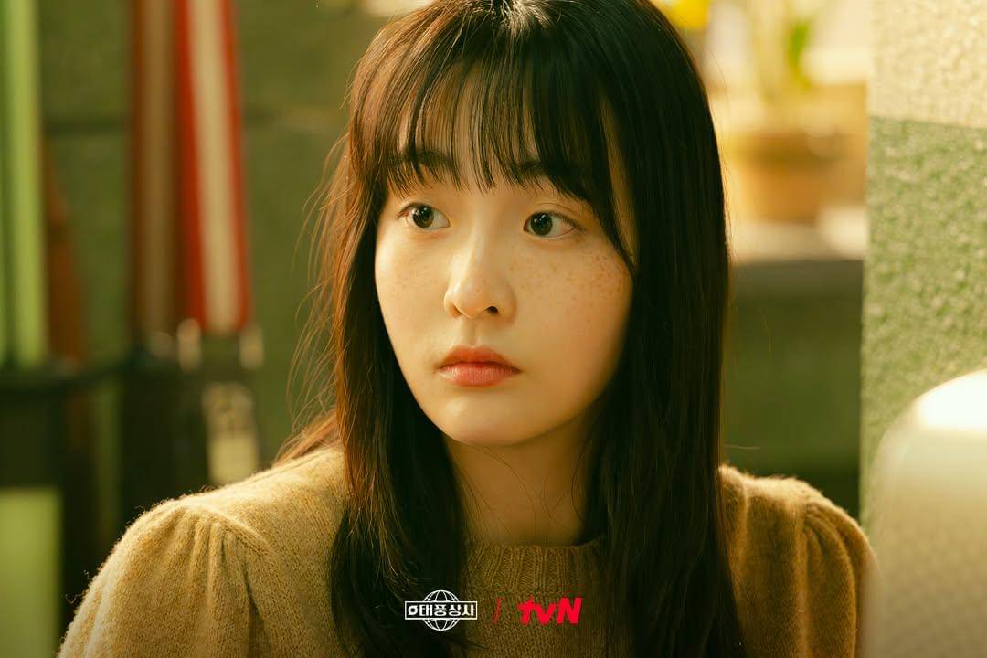 Oh Mi Seon (Kim Min Ha) dalam drakor Typhoon Family