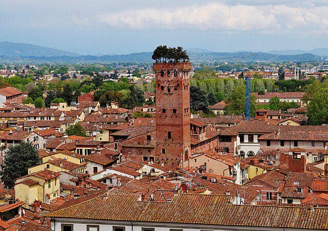 potret Torre Guinigi, Lucca, Italia