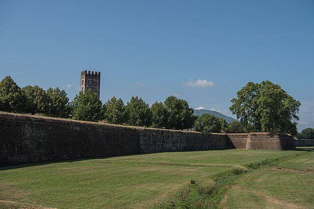 potret tembok Kota Lucca, Italia