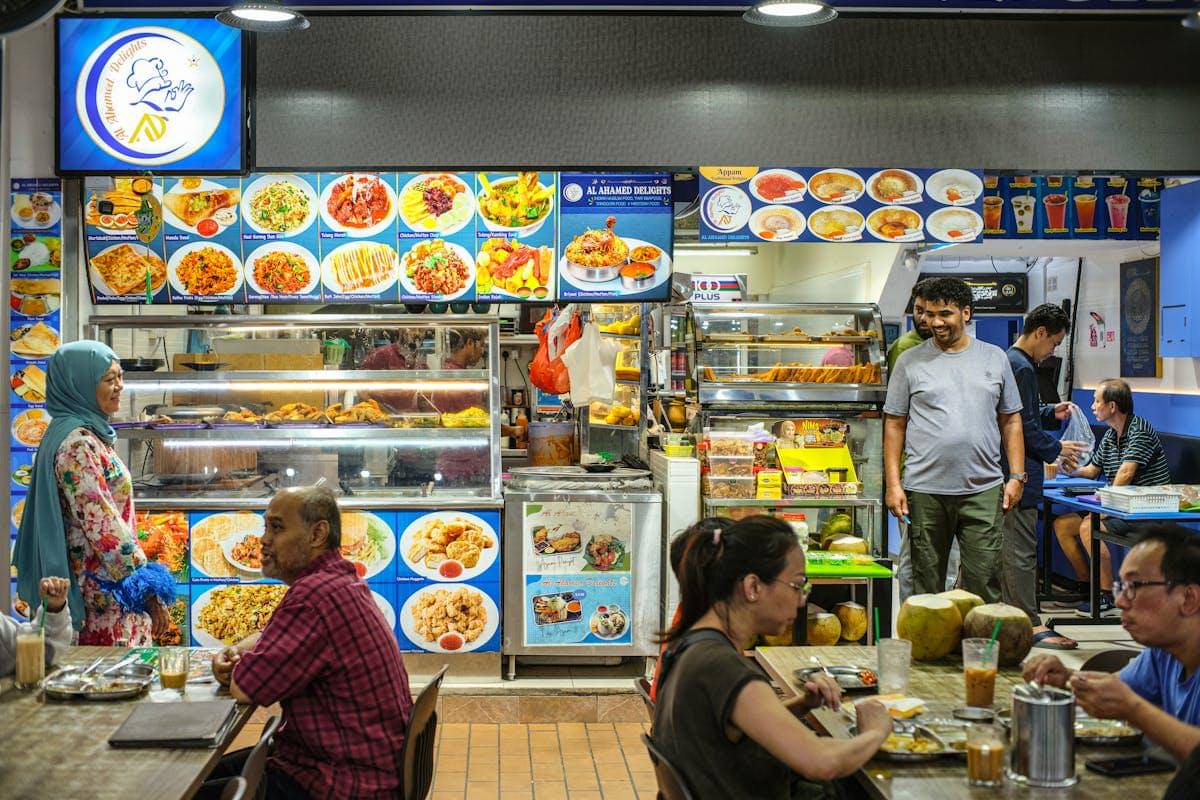 ilustrasi hawker centre di Singapura