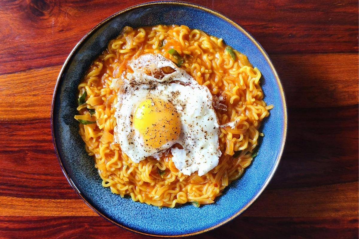 ilustrasi mi goreng butter gochujang 