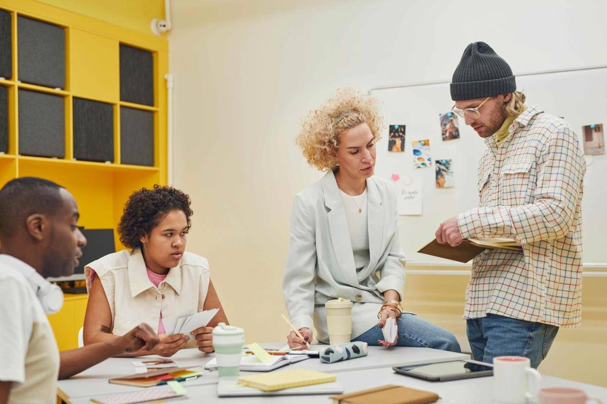 potret seorang art director di kantor