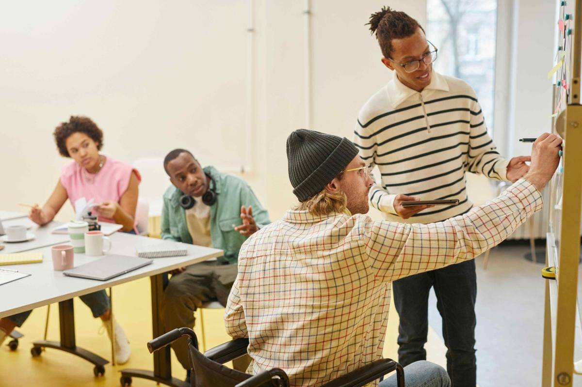 potret art director di kantor