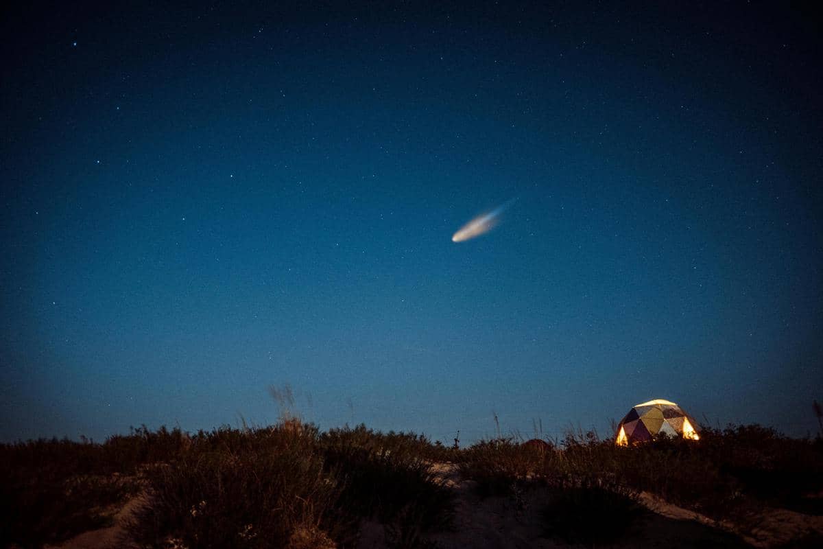 ilustrasi hujan meteor draconid