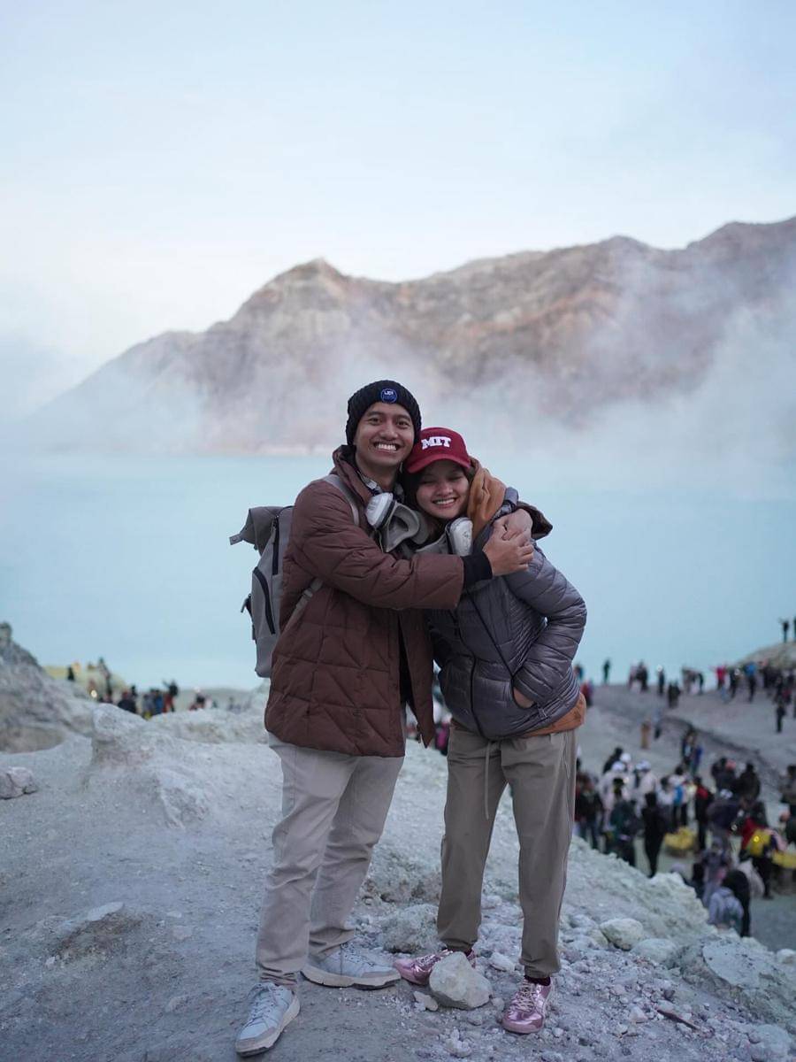 seleb mendaki gunung bareng pasangan