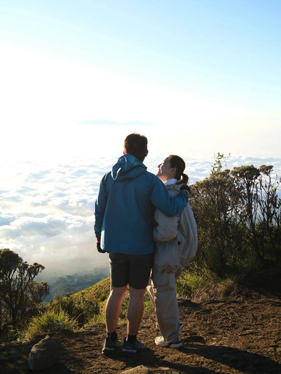 seleb mendaki gunung bareng pasangan