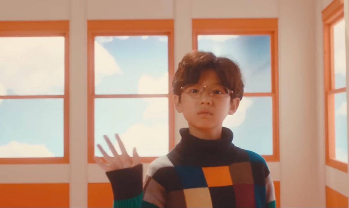 potret Juhoon CORTIS di MV ZION.T Hello Tutorial