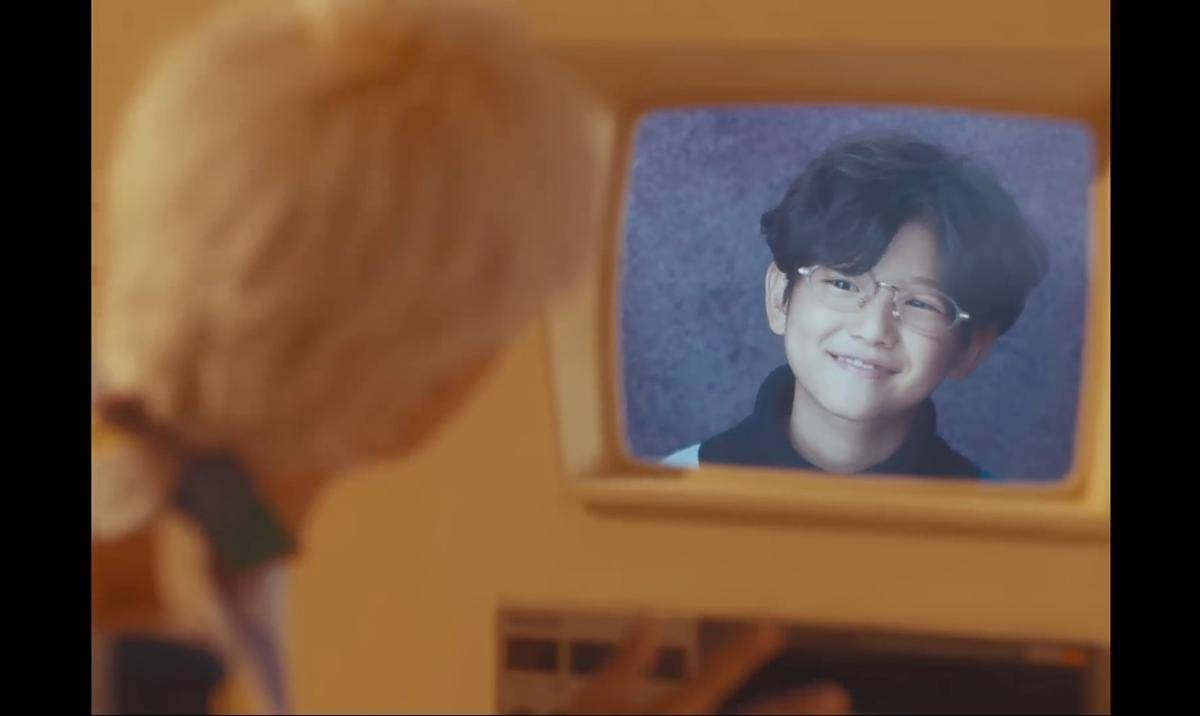 potret Juhoon CORTIS di MV ZION.T Hello Tutorial