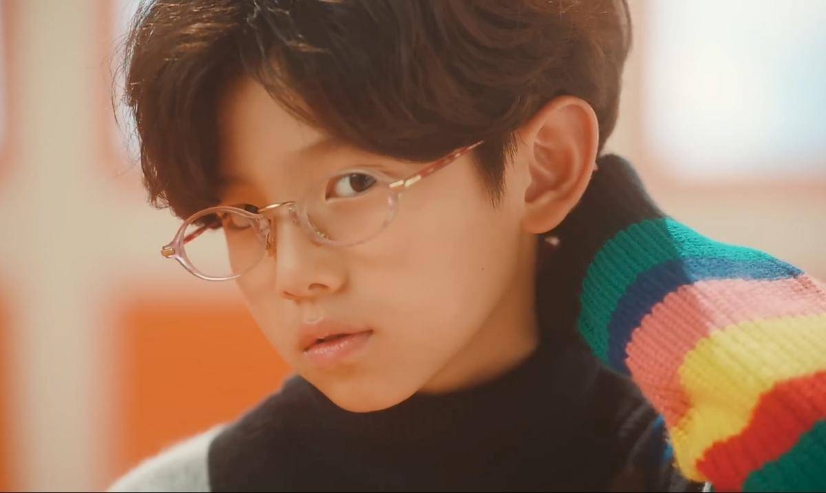potret Juhoon CORTIS di MV ZION.T Hello Tutorial