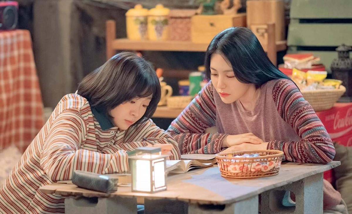 Kim Da Mi dan Shin Ye Eun di A Hundred Memories