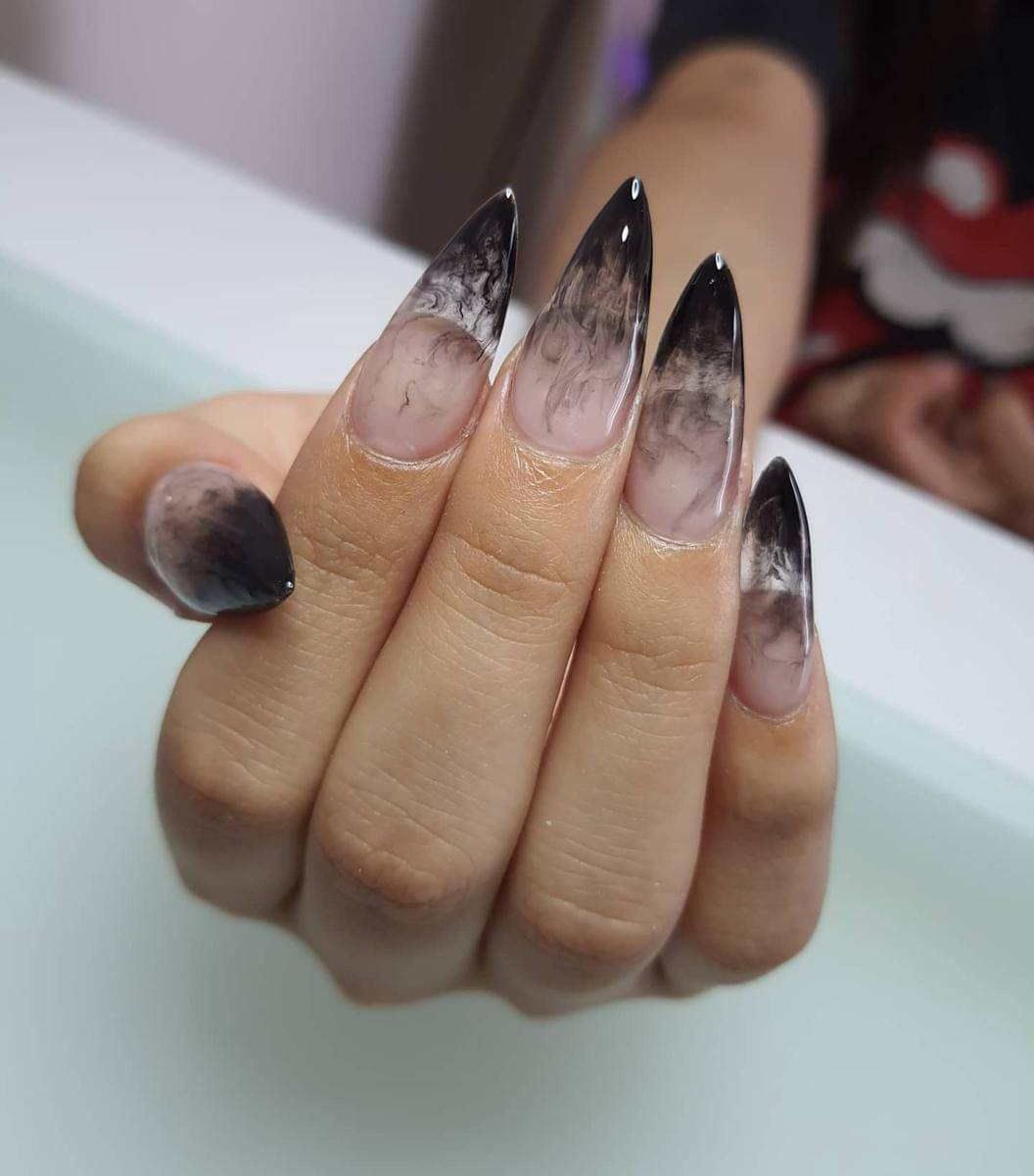 Inspirasi nail art smoke nail