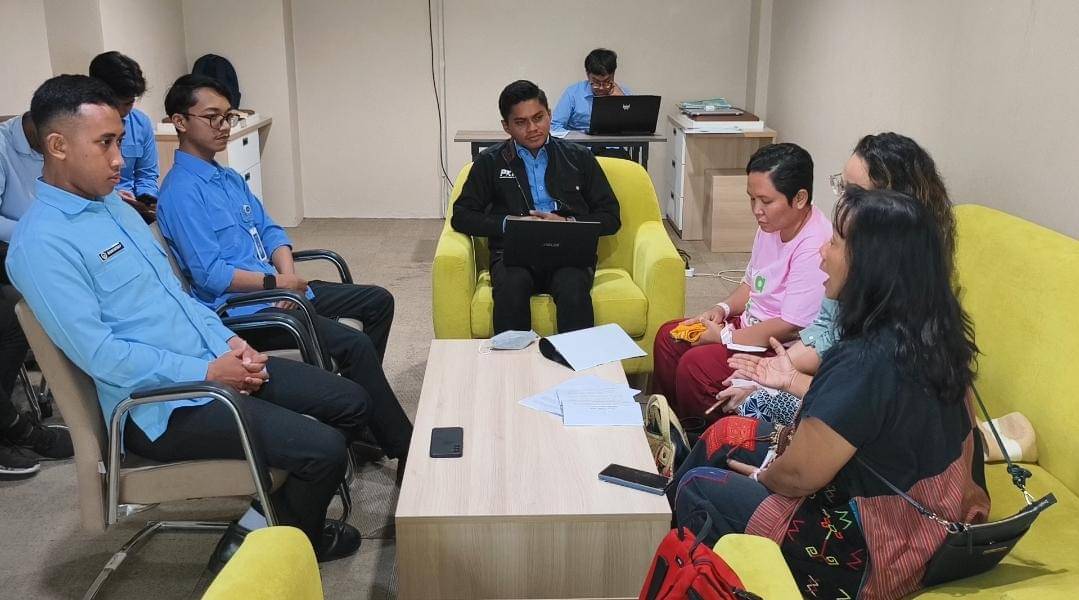 Perwakilan dari Aliansi Suara Ibu Indonesia ketika diterima oleh Humas Badan Gizi Nasional (BGN)