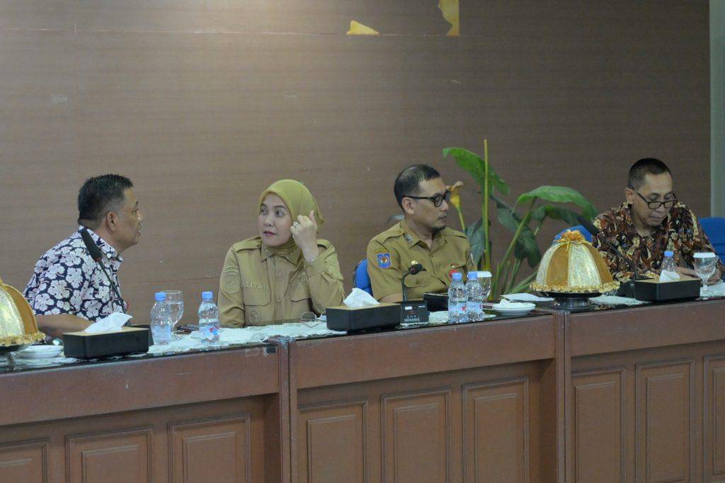 Wakil Wali Kota Makassar Aliyah Mustika Ilham pada Rapat Koordinasi bersama jajaran PERUMDA Air Minum (PDAM) Kota Makassar di Aula Tirta Dharma, Selasa (14/10/2025). (dok. Istimewa)