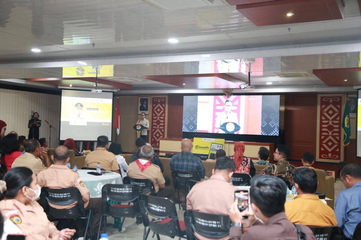 Wakil Menteri Dalam Negeri (Wamendagri) Bima Arya Sugiarto saat menghadiri acara Launching Portal Satu Data Provinsi Nusa Tenggara Timur (NTT) di Aula Fernandez, Kantor Gubernur NTT, Kupang, Selasa (14/10/2025). (Dok. Kemendagri)