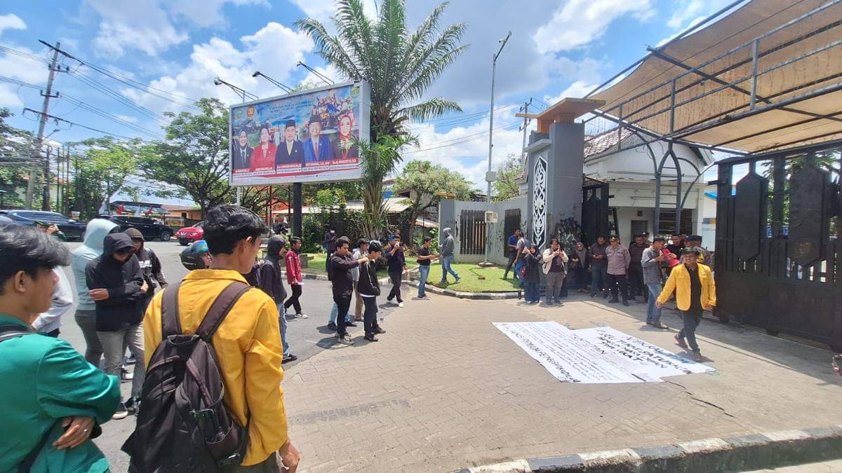 Aksi demo mahasiswa