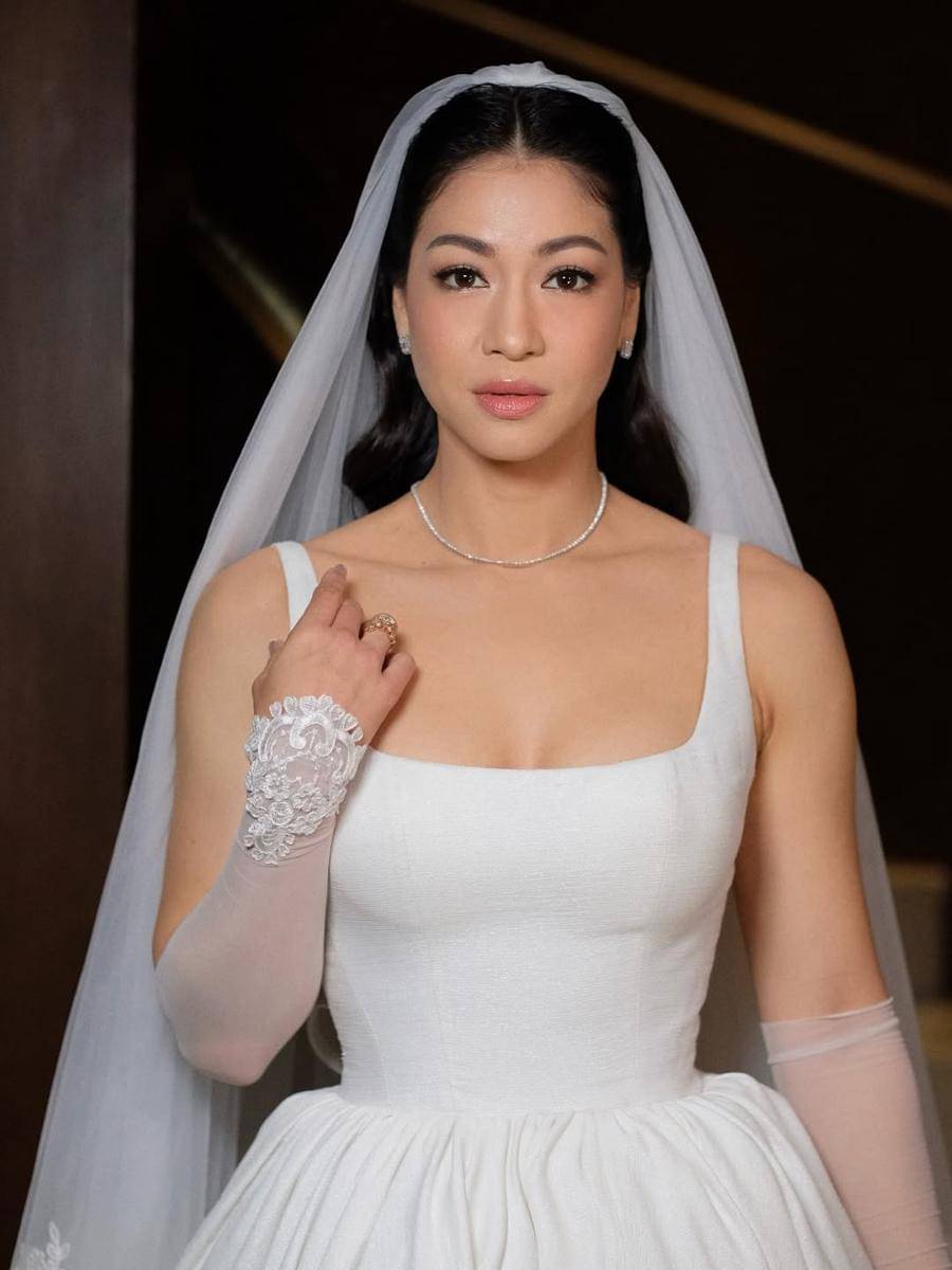 Kerenina Sunny Holy MatrimonyHair do by @woko_s Bridal Robe by @mandmatelier Gown by @nuence_ We.jpg